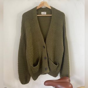 GREEN SWEATER CARDIGAN